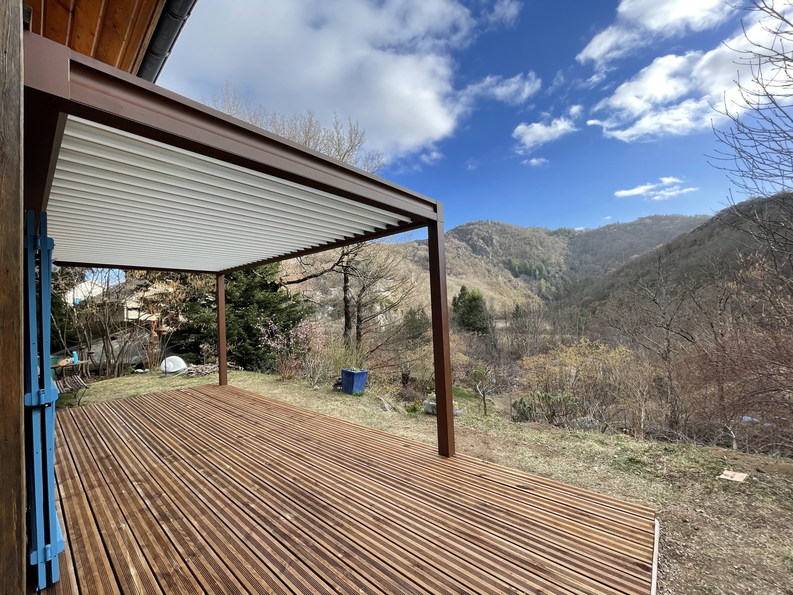 Pergola adossée installée par Stores Nicolas