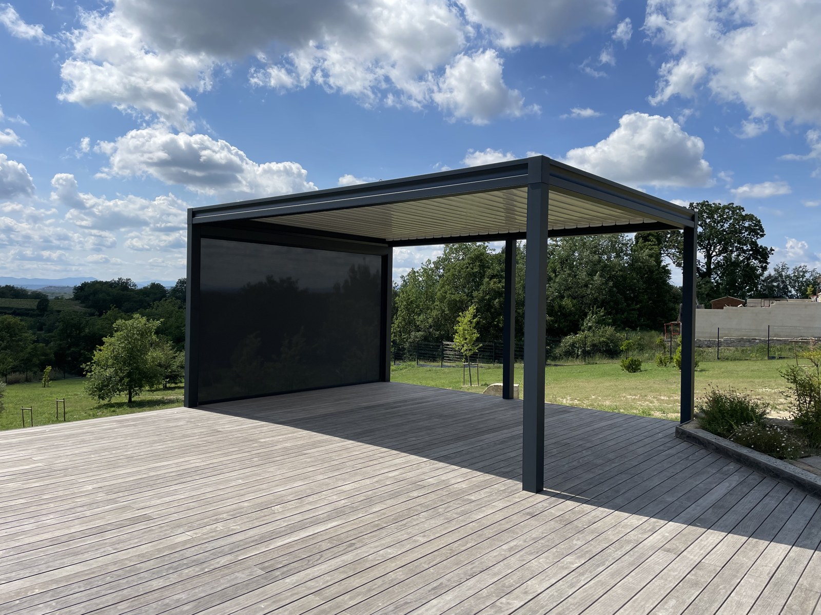 Pergola autoportante installée par Stores Nicolas — Gard (photo 2)
